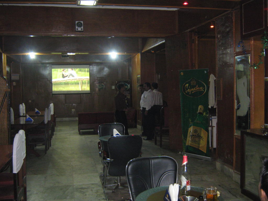 Hotel Blue Moon Guwahati Exteriör bild