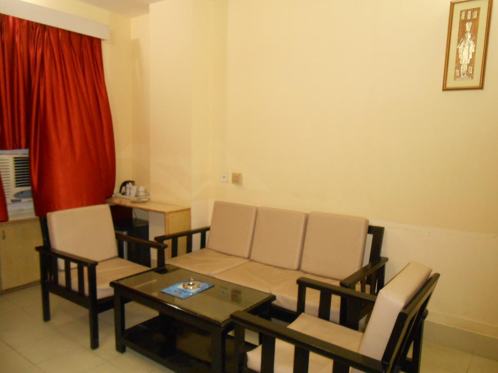 Hotel Blue Moon Guwahati Exteriör bild